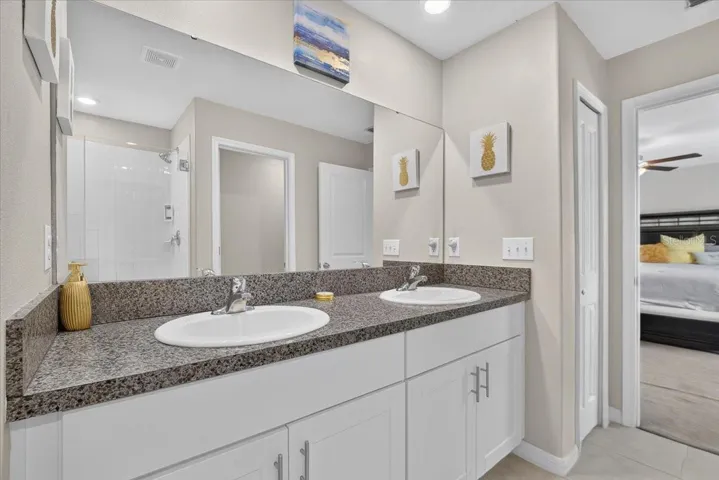 Owner's Suite - Dual Sinks