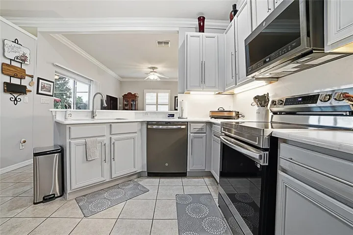 Ouartz Counters/backsplash
