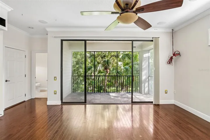 This 2nd floor space can be used for numerous things and has the balcony view