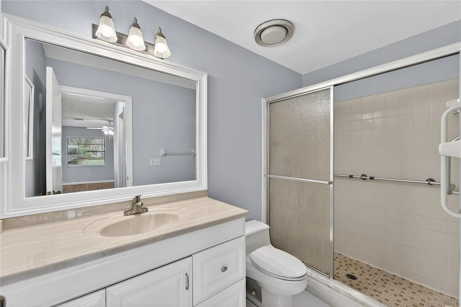 Master en-suite bath