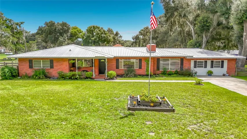 Front view of home.