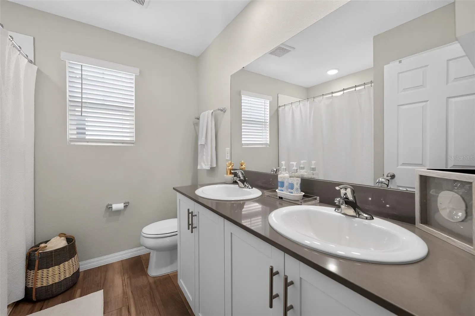 Updtairs Shared Bathroom