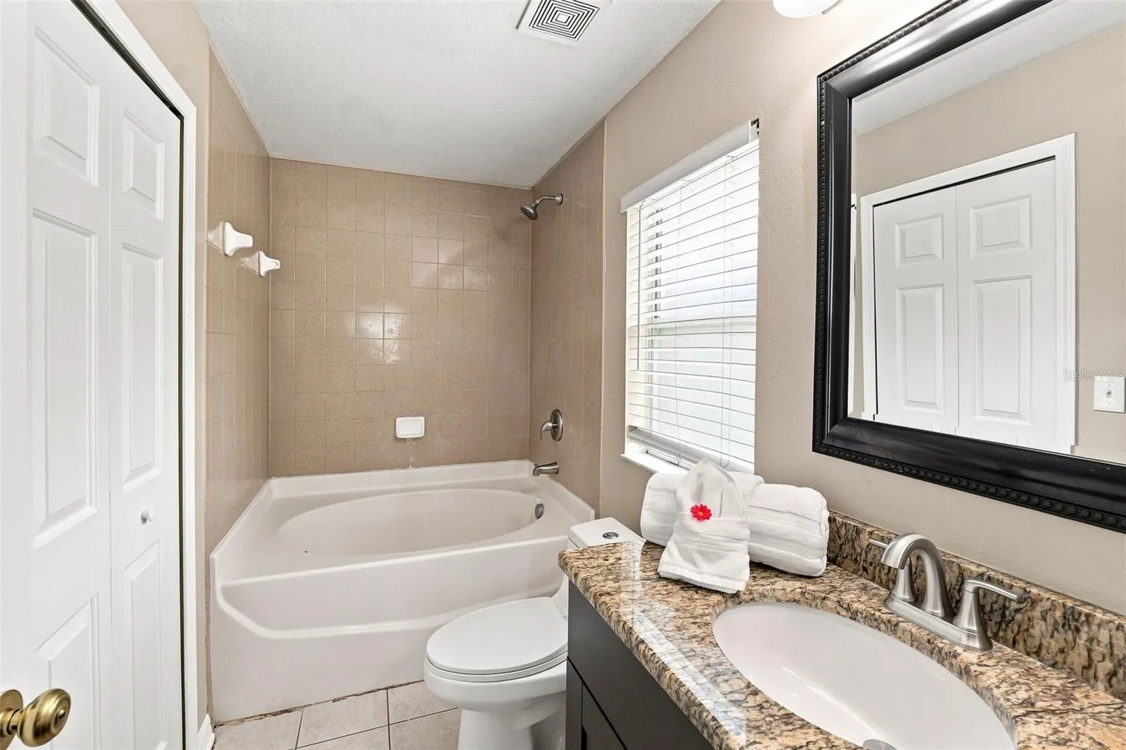 Comfortable Full Bath