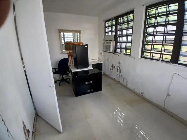 Office 1 / Bedroom 1