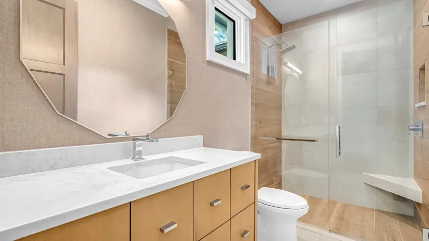 Bedroom 2 Ensuite Bath