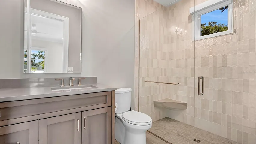Bedroom 3 Ensuite Bath