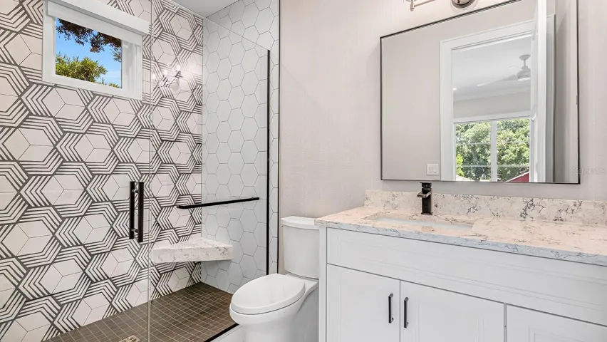 Bedroom 4 Ensuite Bath