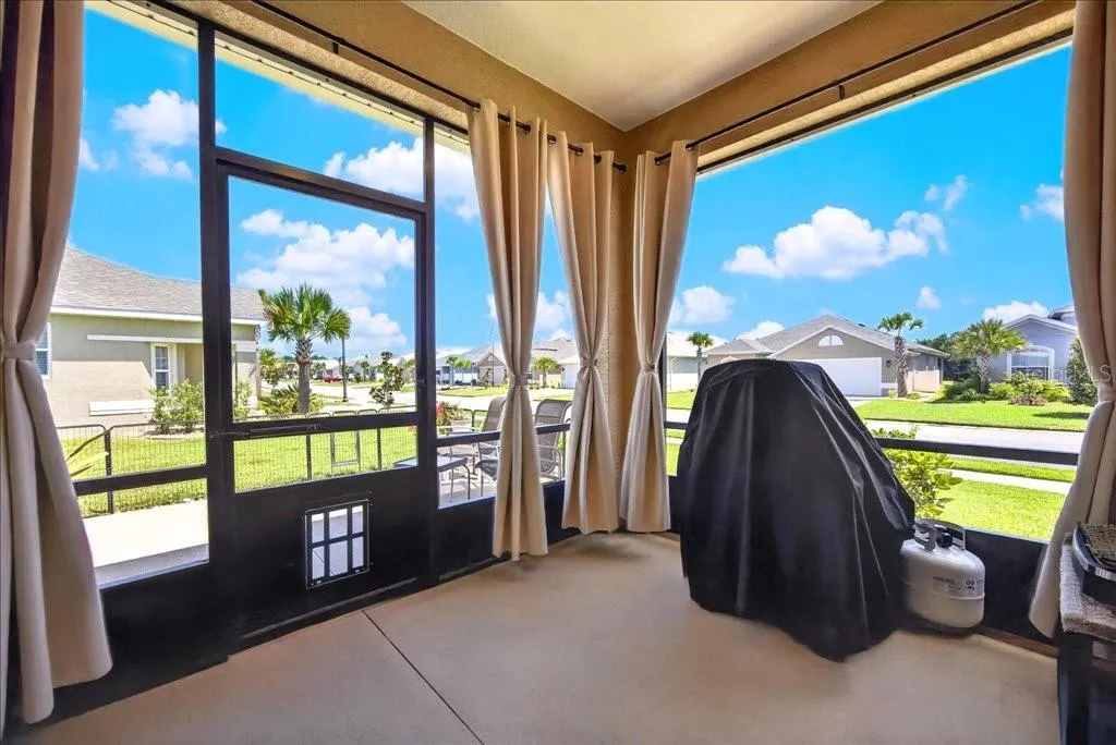Covered screened lanai