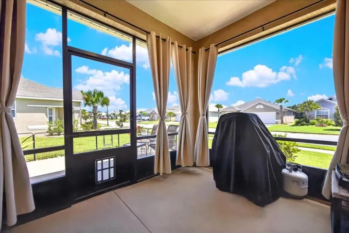 Covered screened lanai