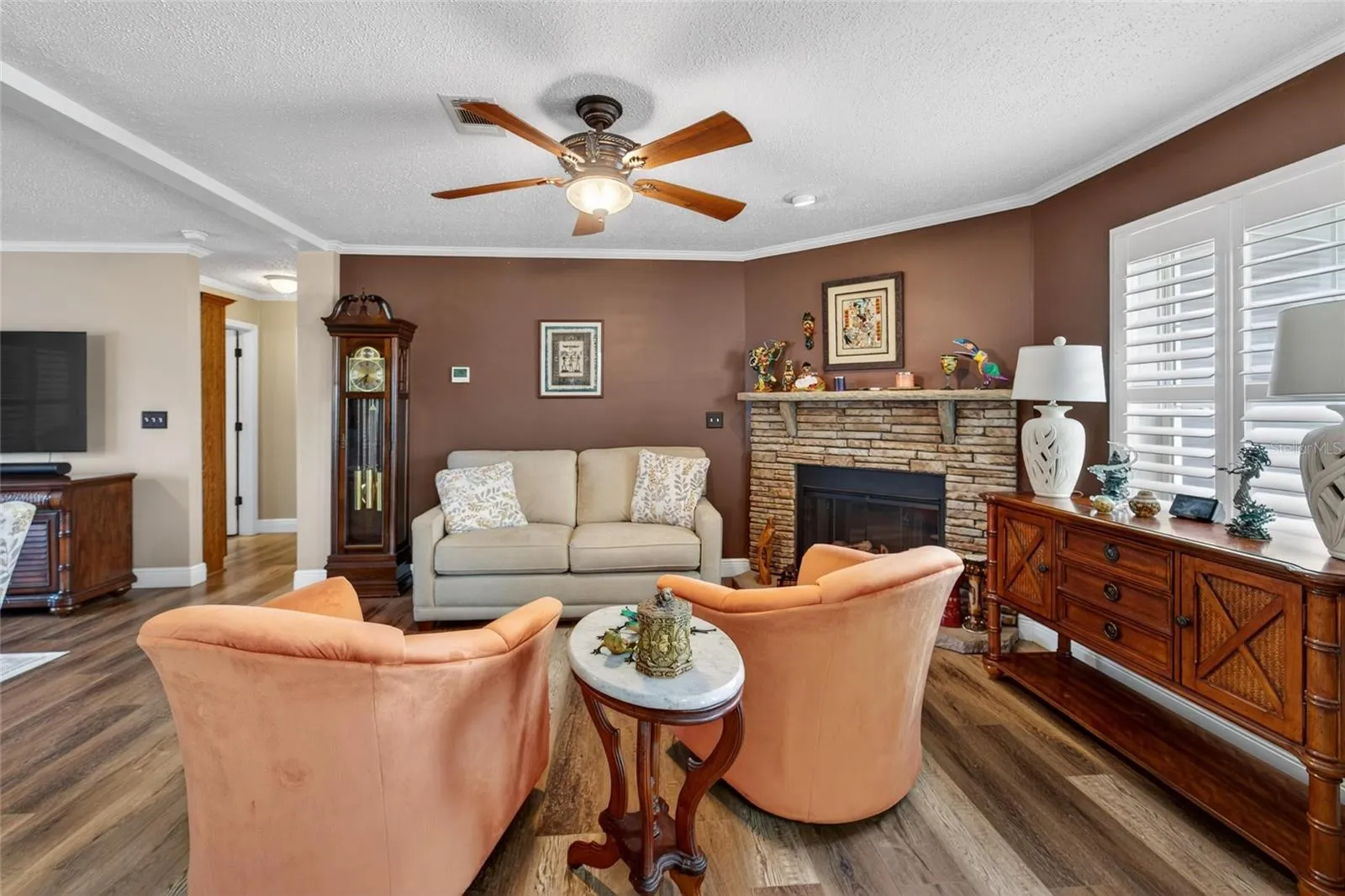 Living room room with fireplace
