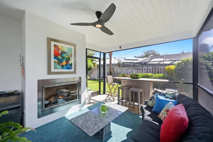 Awesome, private lanai w/propane fireplace