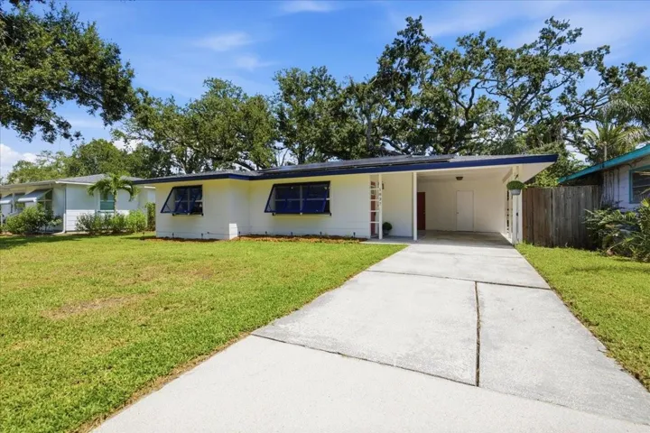 Front Exterior &amp; Driveway