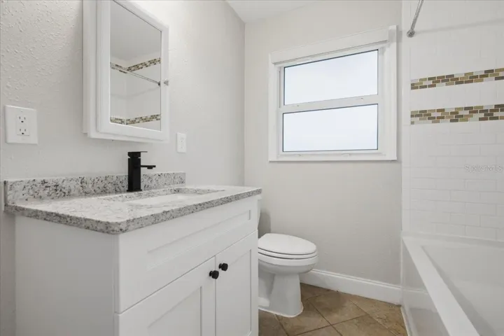 Updated Bathroom With Tub/Shower Combo