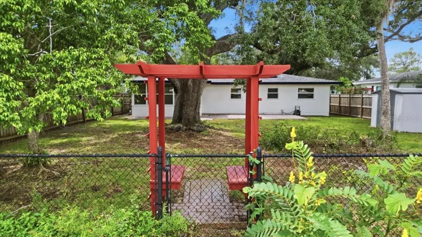 Garden Arbor With Built-In Seating &amp; Pinellas Trail Access