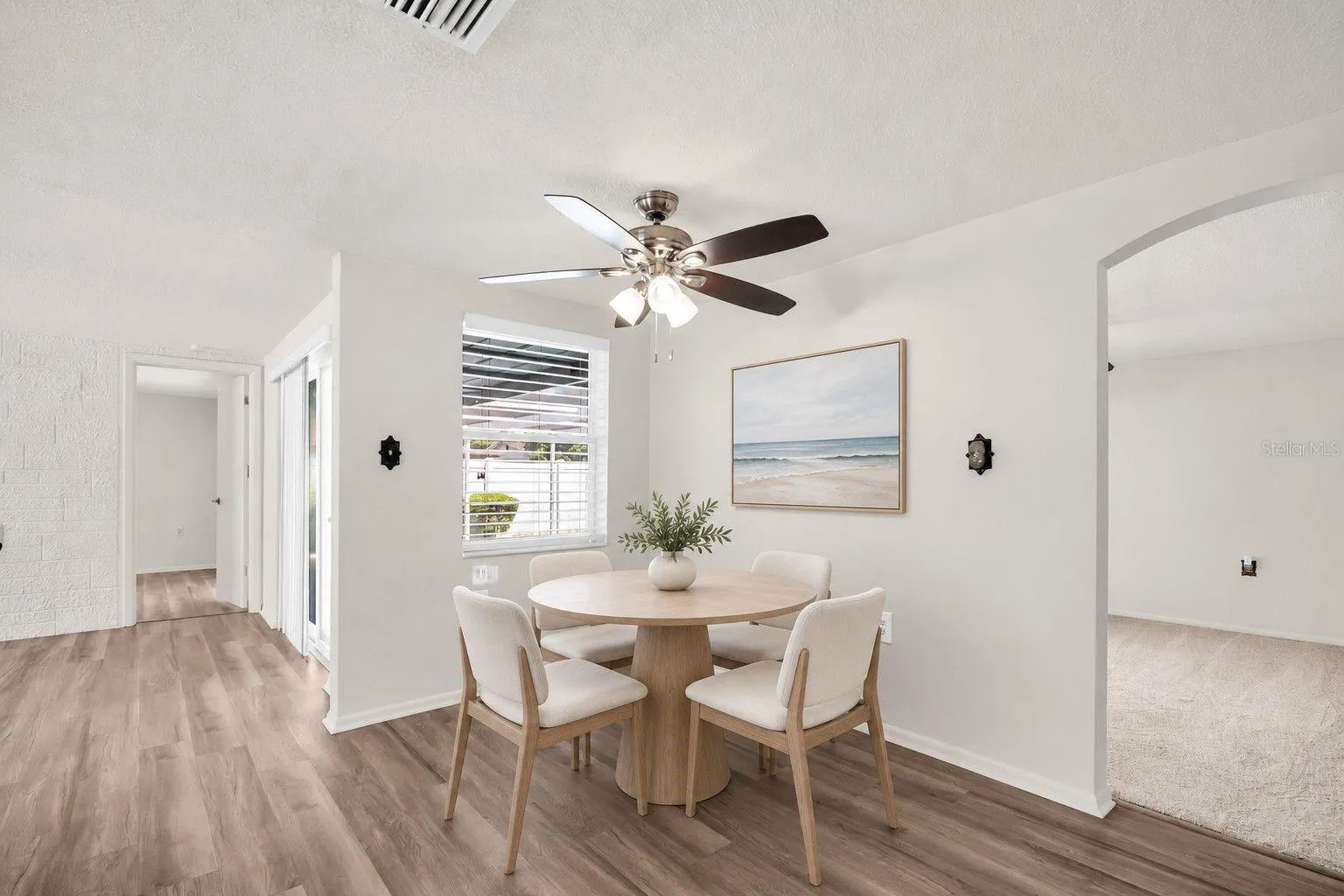 Breakfast nook or coffee area. Virtually