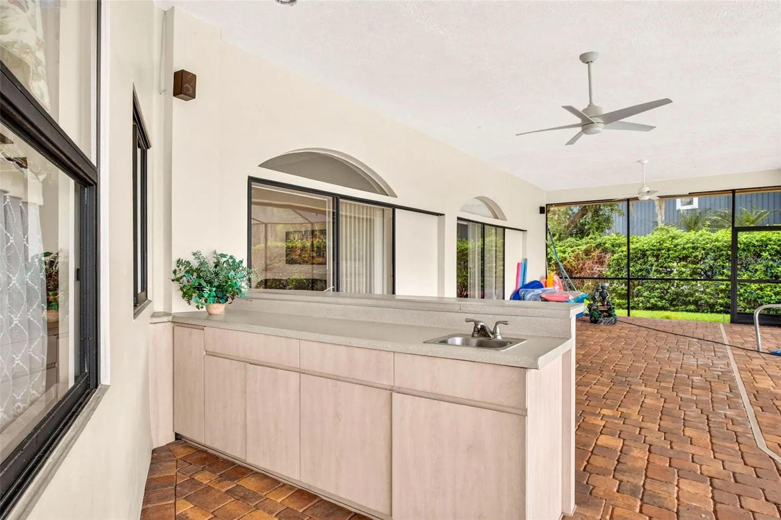 outdoor kitchen