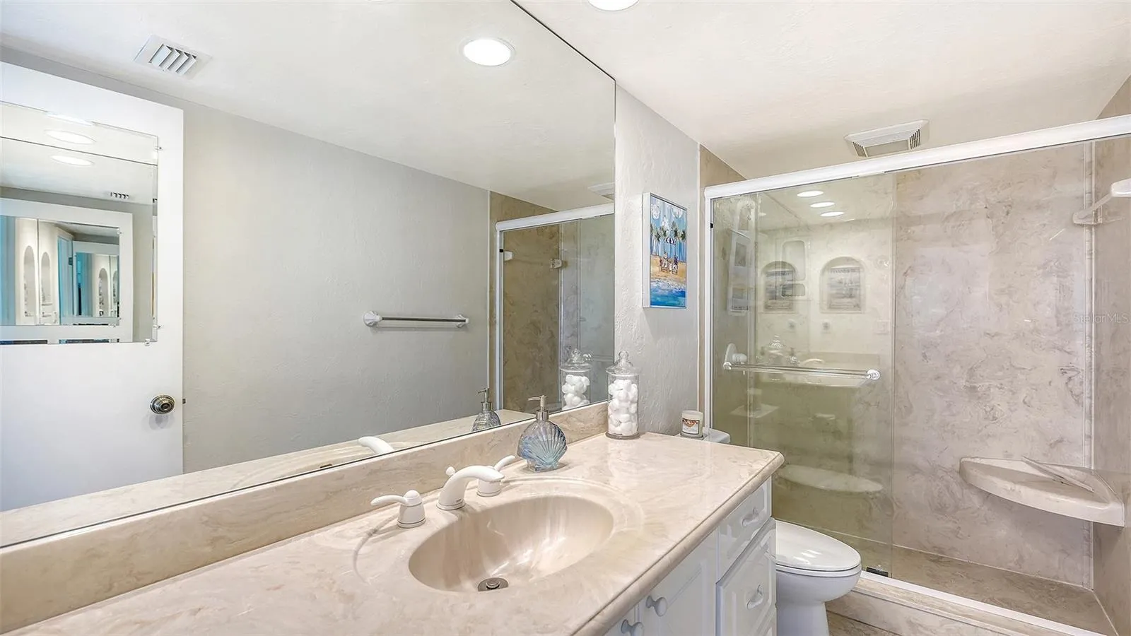 Full en-Suite Bath.