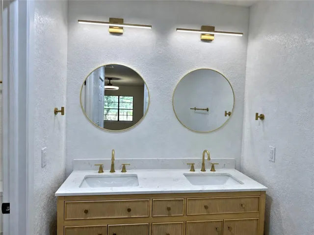 Ensuite Primary Bathroom