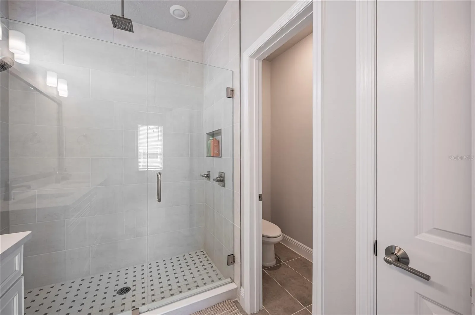 Separate water closet and large linen closet.