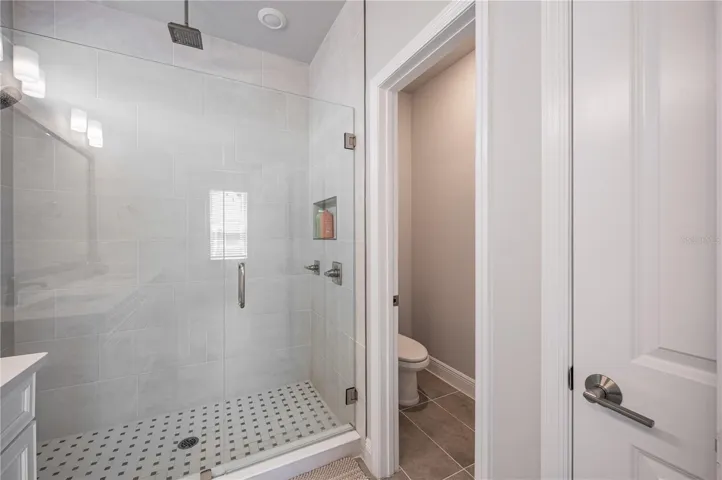 Separate water closet and large linen closet.