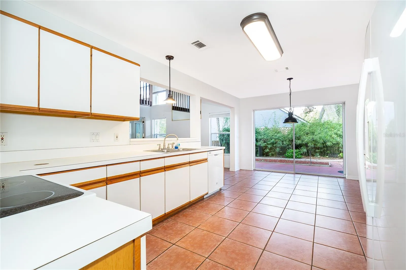Breakfast Nook Opens to the Lanai