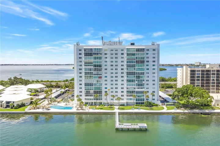 7200 Sunshine Skyway Ln S - Sky Harbour