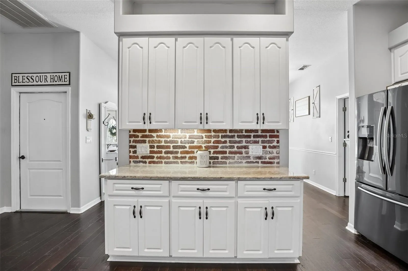 Kitchen with 42" cabinets, granite and brick backsplash