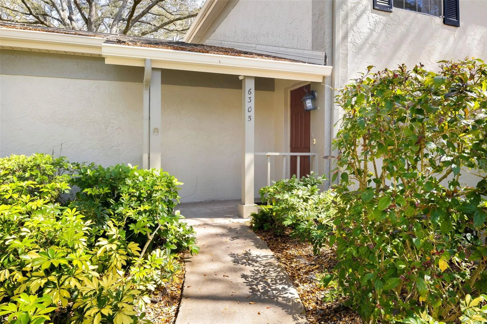 Private Front Porch &amp; Entry