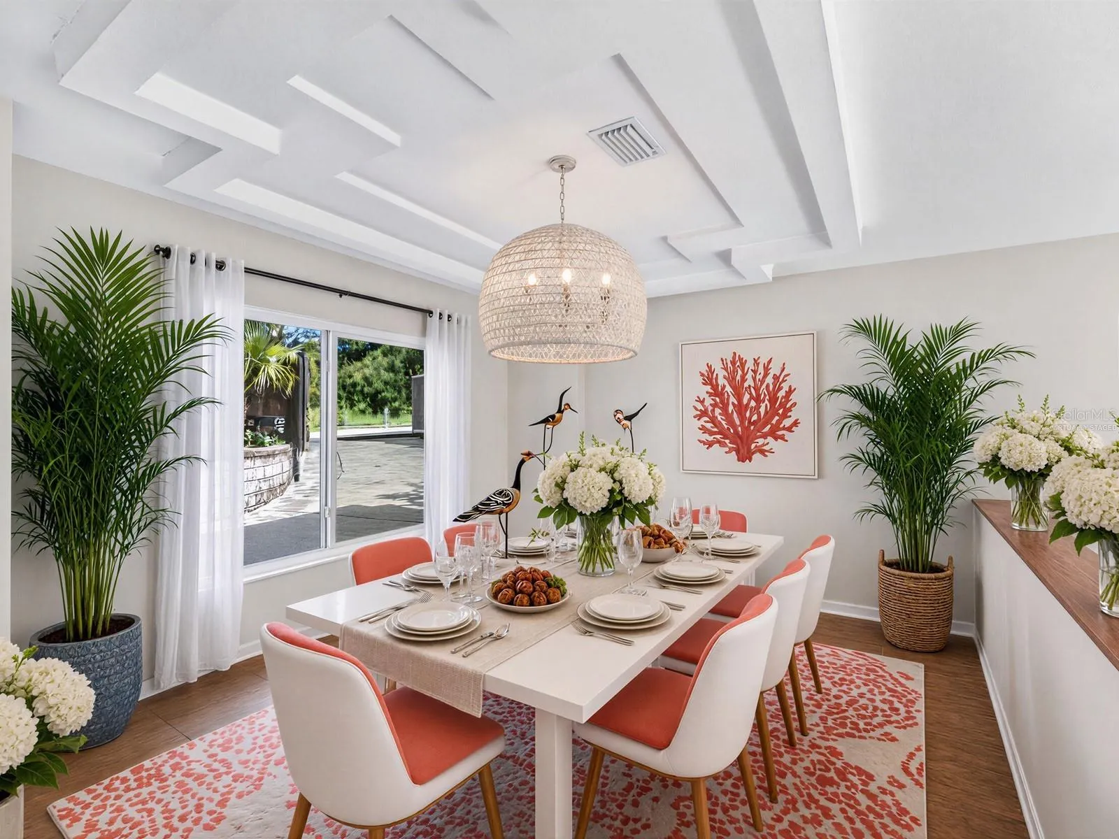 Virtually staged dining room