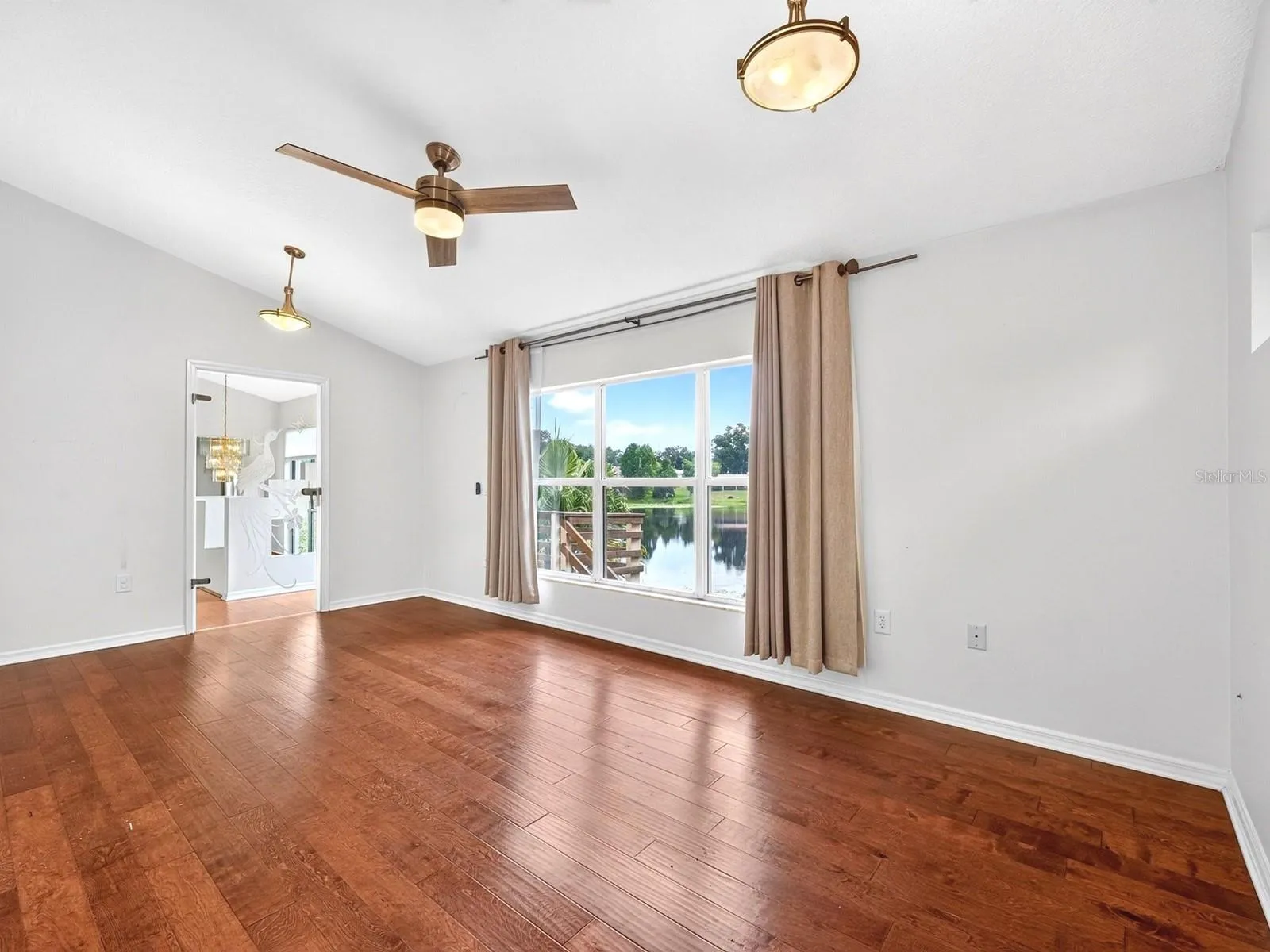 Office or 2nd bedroom overlooking the lake