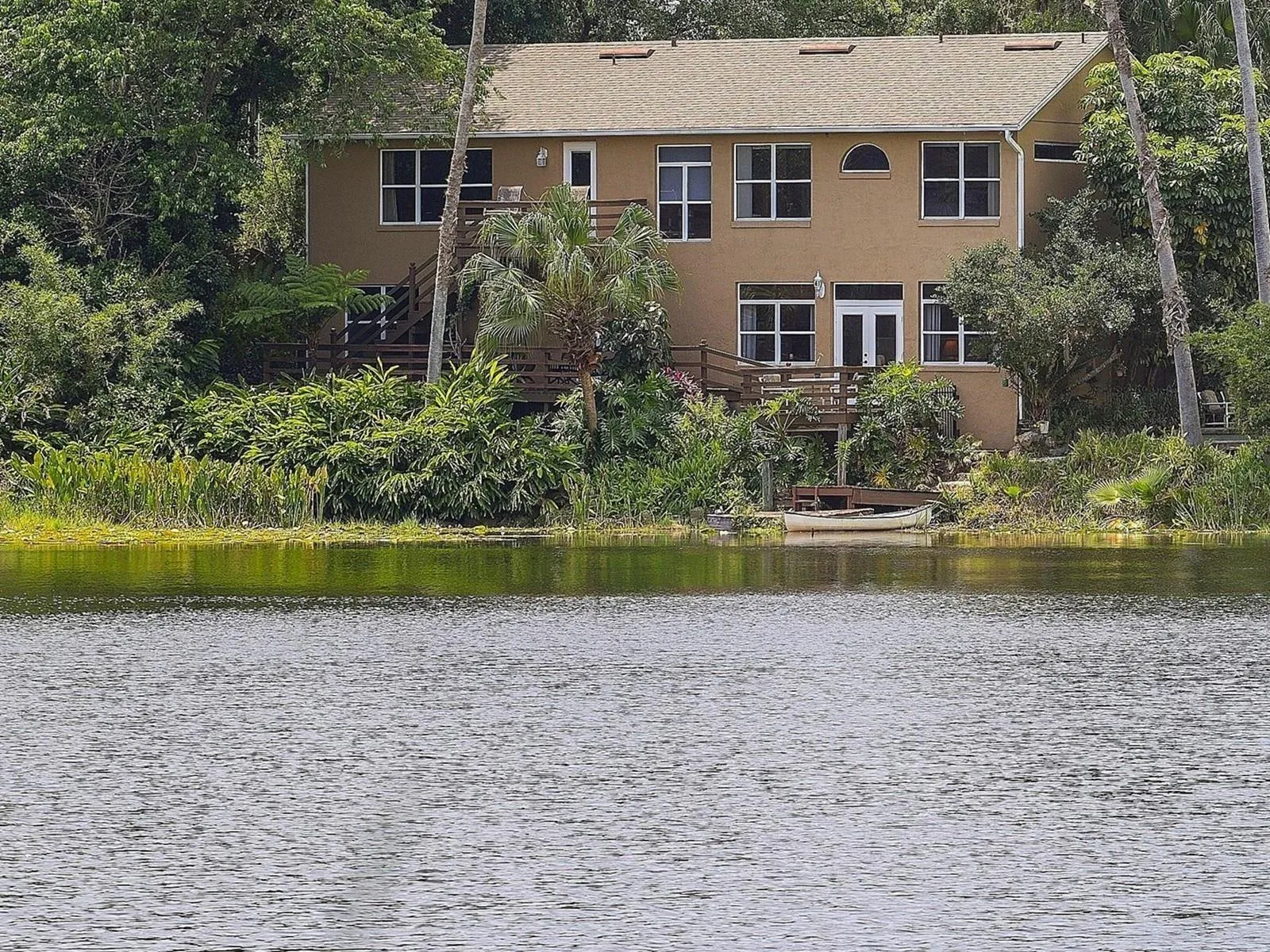 Lakeside retreat