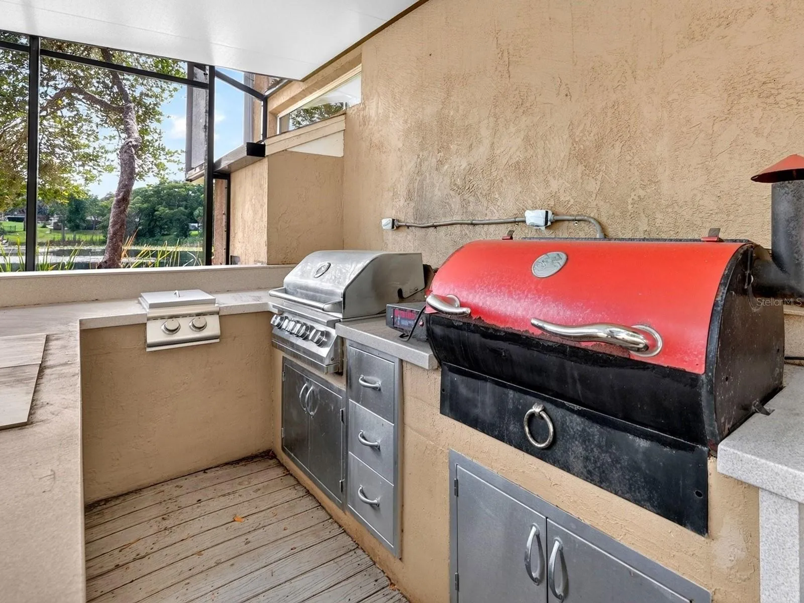 Outdoor grill and smoker