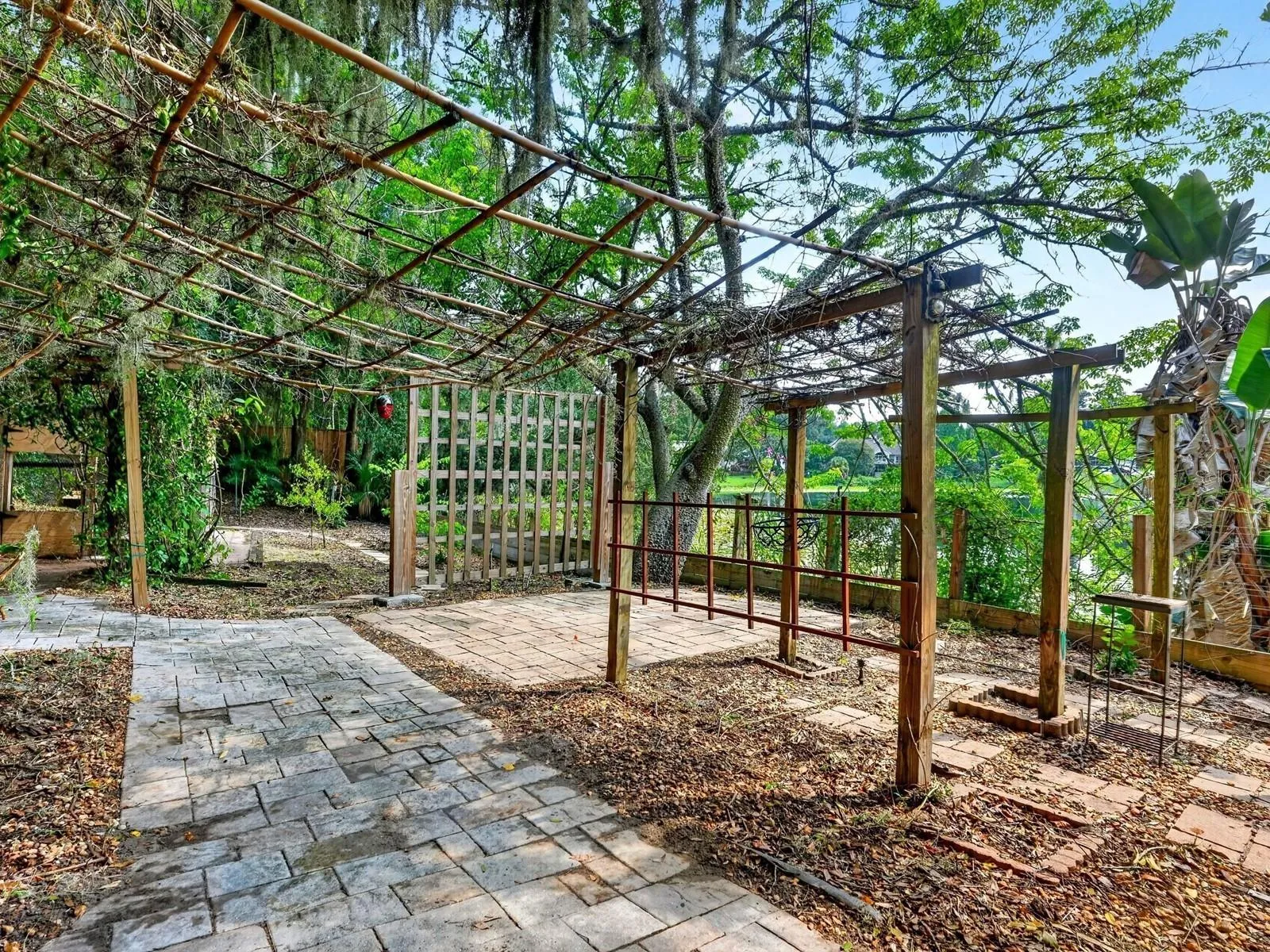 Lakeside garden retreat