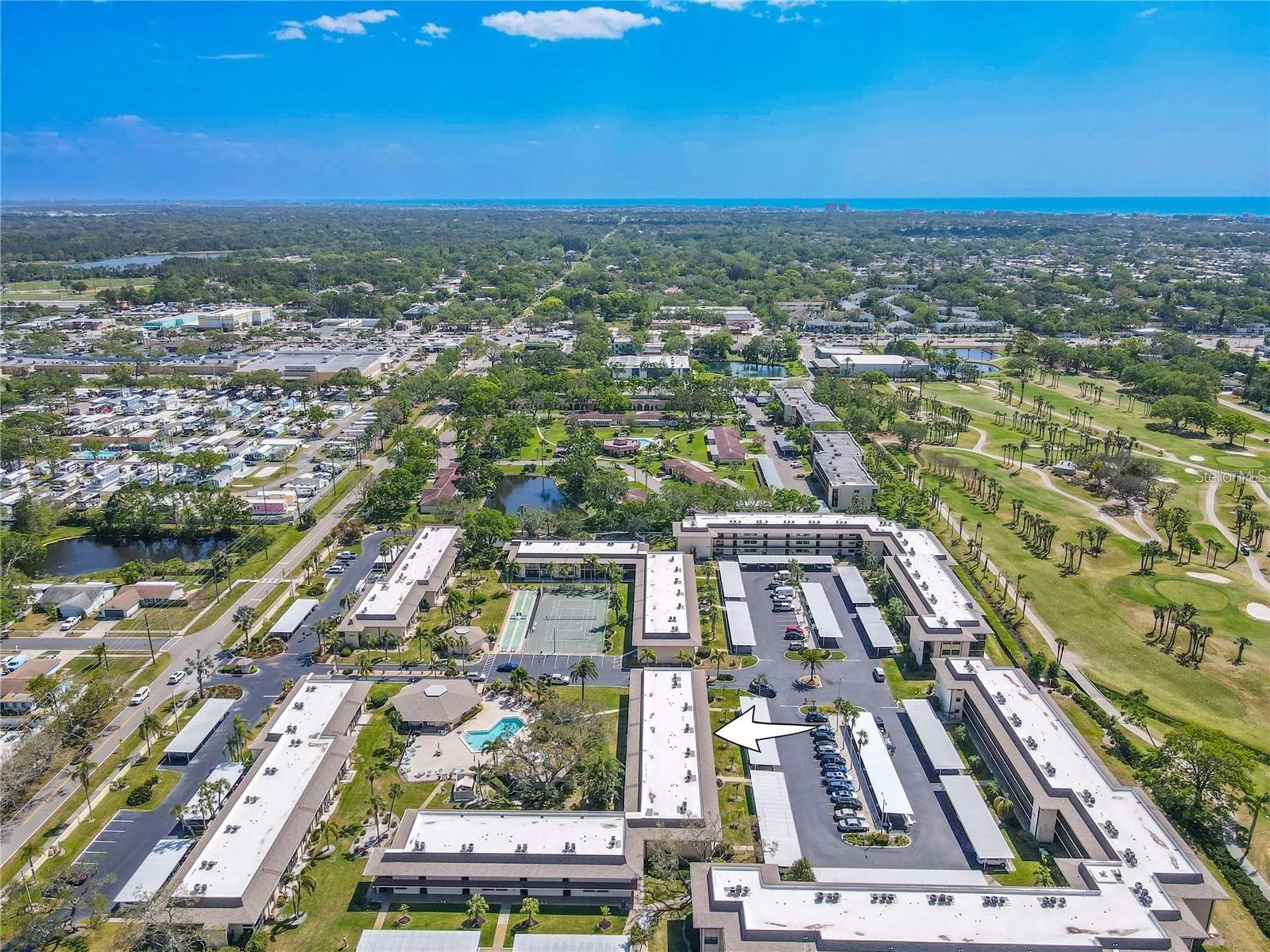 The Largo location puts the condo close to Indian Rocks Beach, the Florida Botanical Gardens, Walsingham Park and other everyday conveniences, with the Gulf Coast only a short drive west.