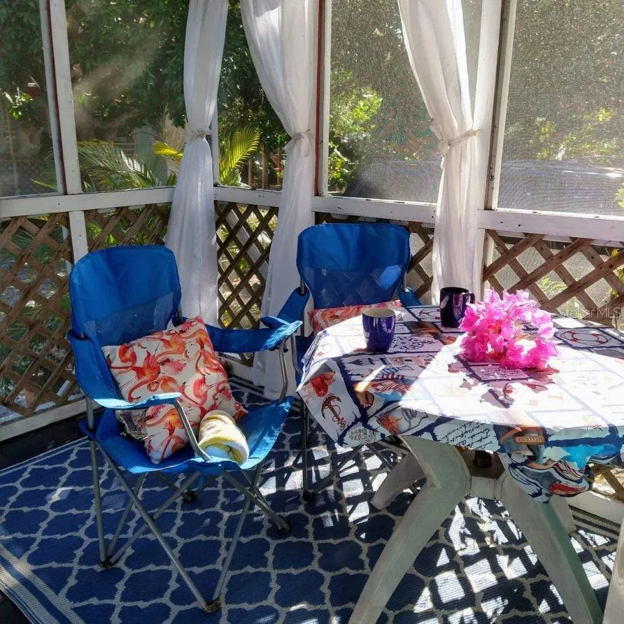 Las Gaviotas Front Porch