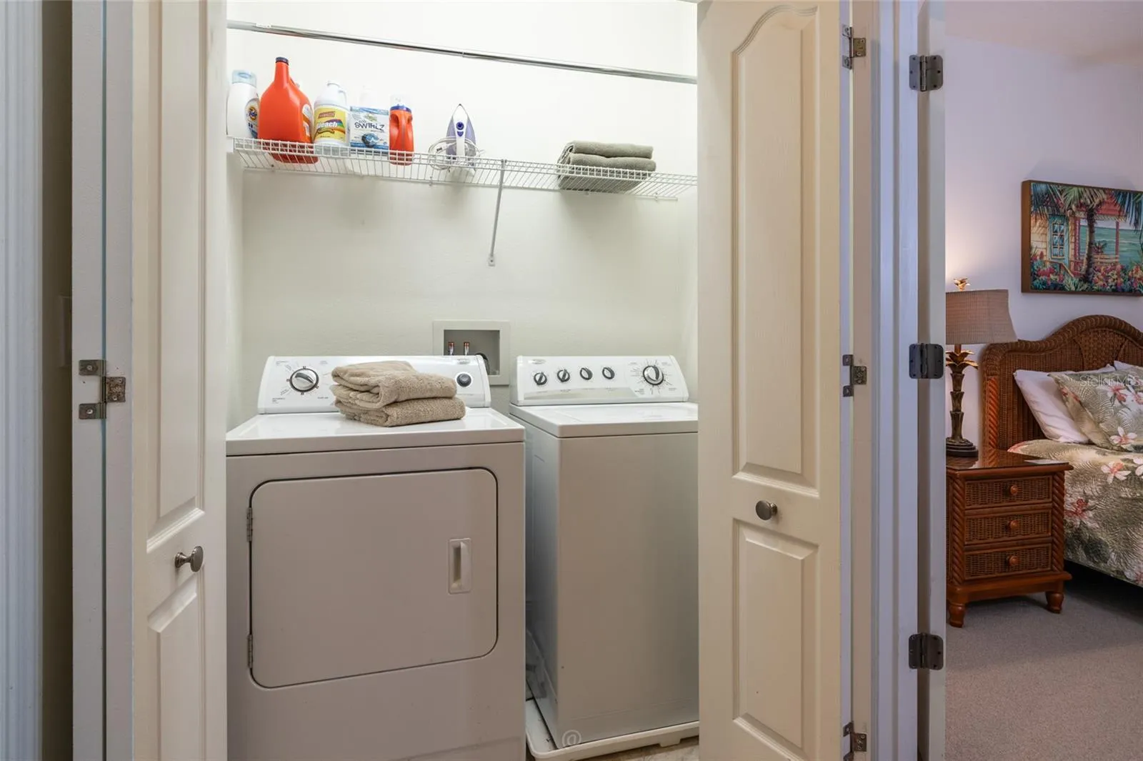NEWER WASHER AND DRYER CONVEY AS DO ALL THE TOWELS IN THE LINEN CLOSET
