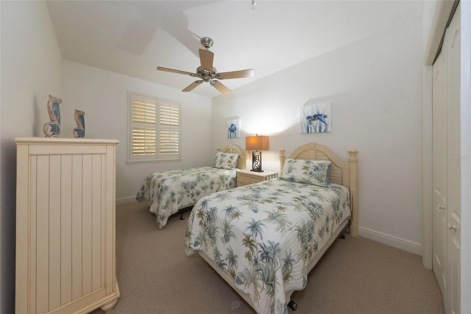 SECOND GUEST BEDROOM WITH TWIN BEDS THAT CONVEY