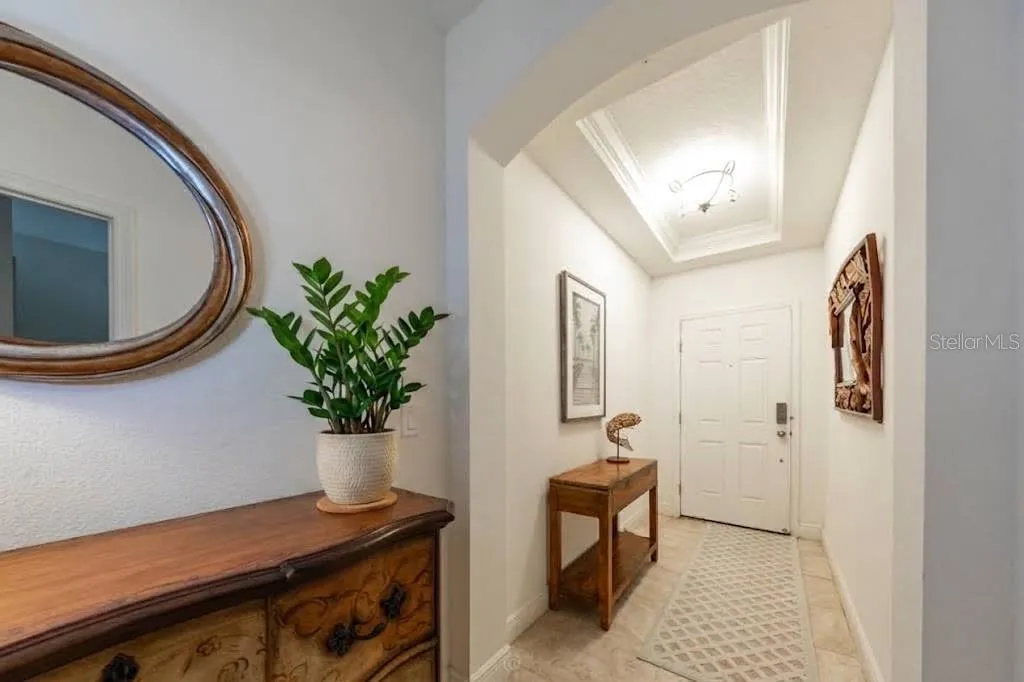 BRIGHT WELCOMING TILED ENTRY
