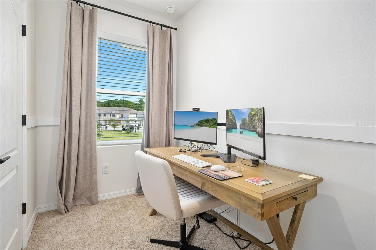 Bedroom 2, bonus area near window