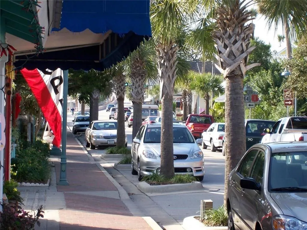 Flagler Ave shops