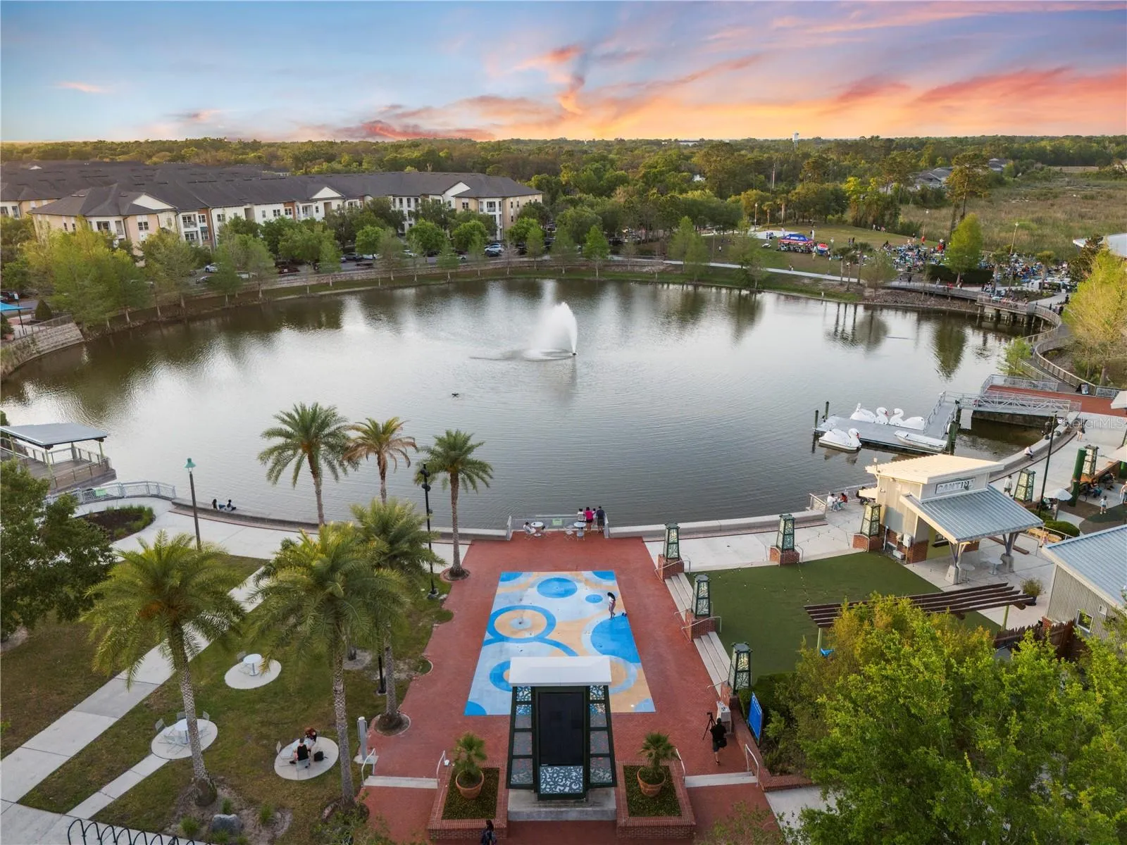 Attractions & amenities across the building