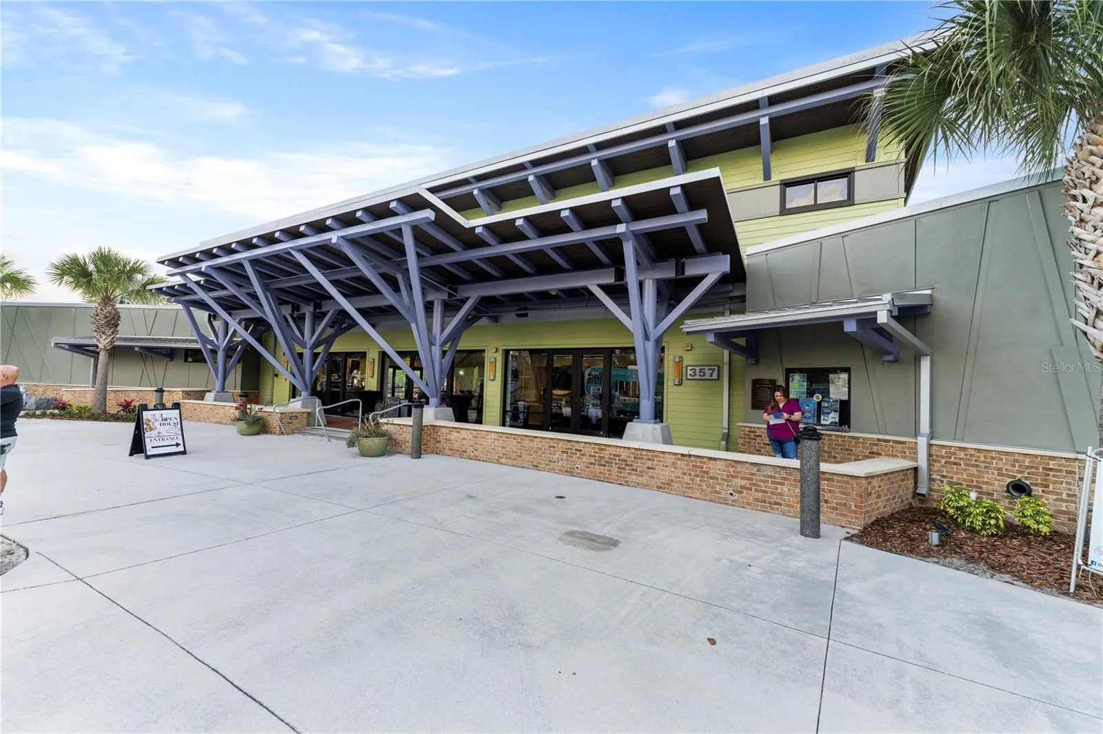 Surrounding areas within Oviedo ion the Park - walking distance