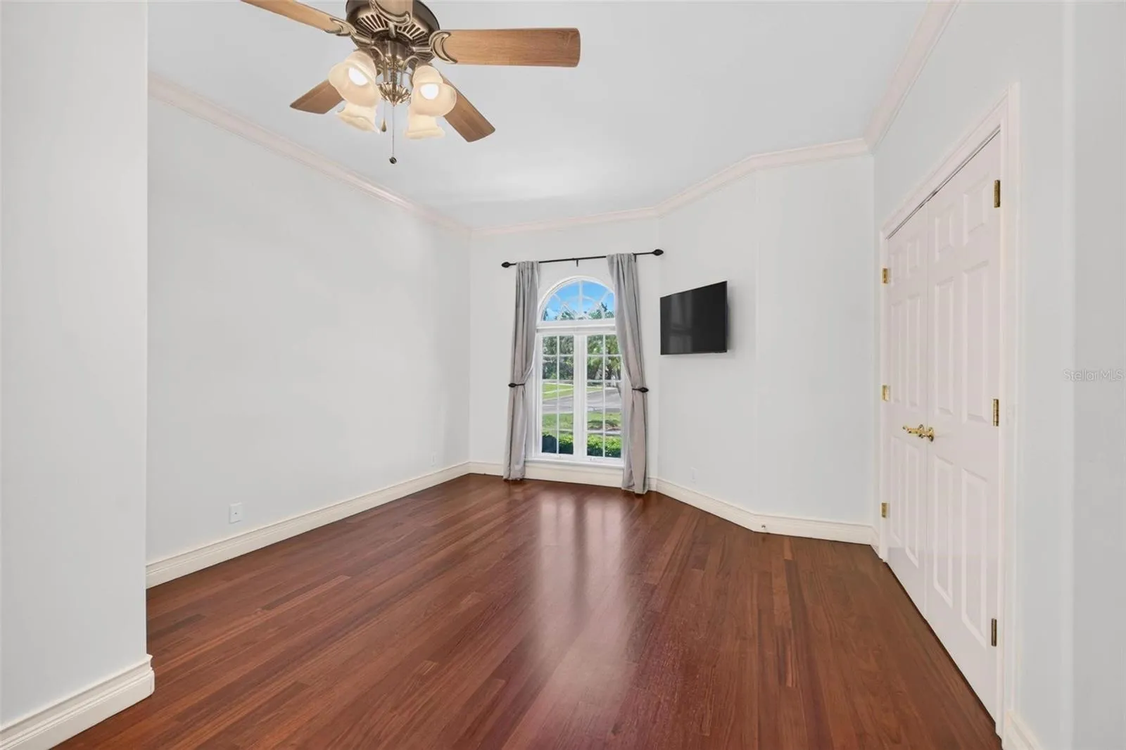 1st Floor Primary Suite