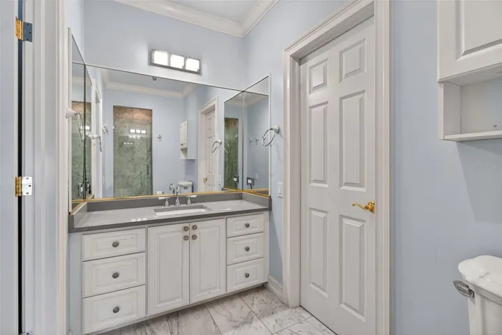 Guest Room Jack-n-Jill Bath