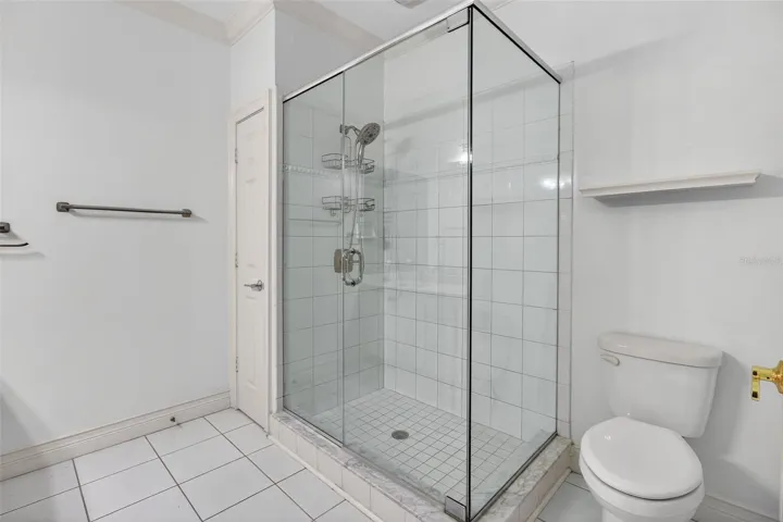 Guest Room 4 Ensuite Bath