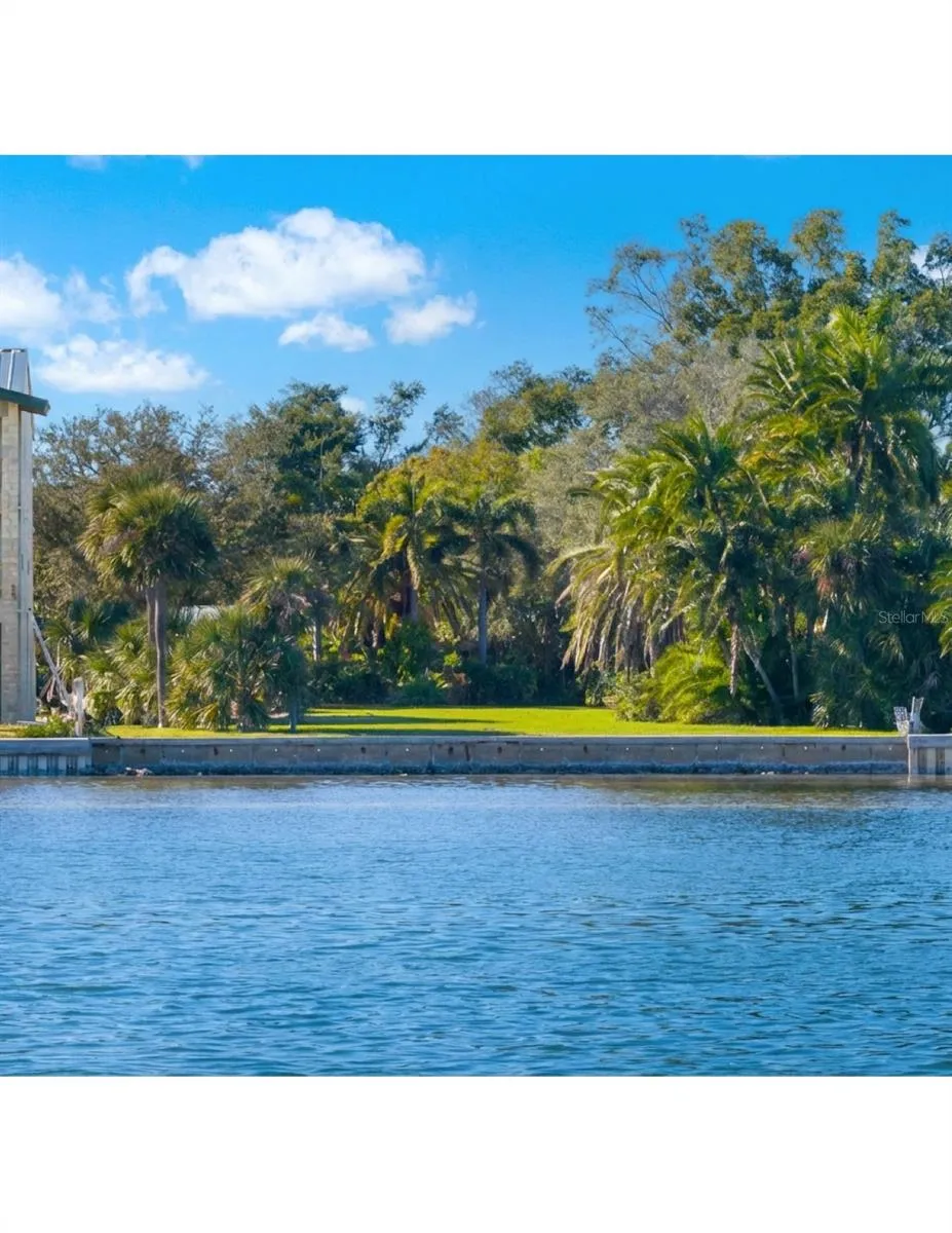 90' Tampa Bay waterfront