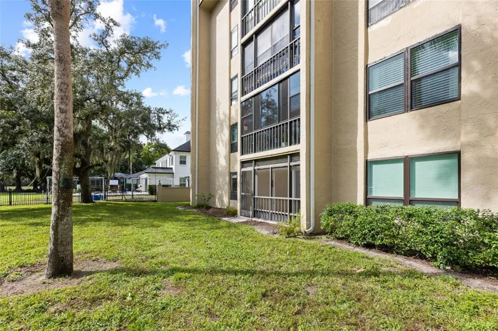 Building Exterior - Lanai