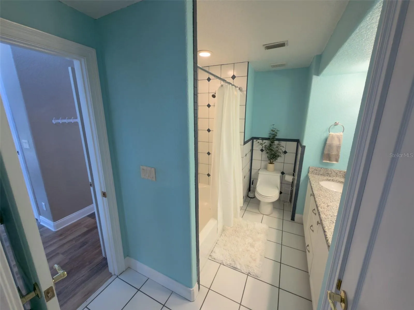 Jack n Jill Bathroom