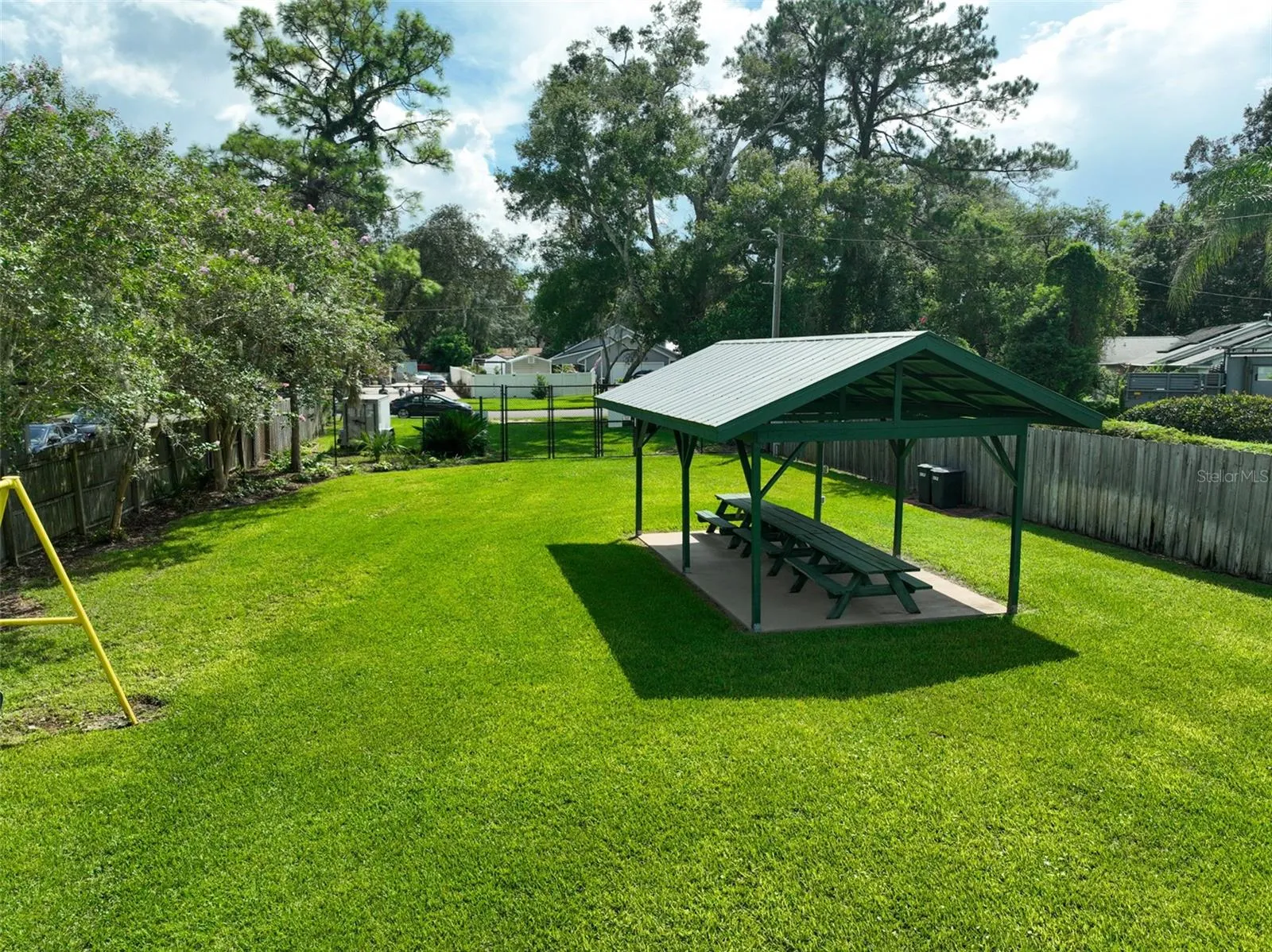 Park access with voluntary HOA