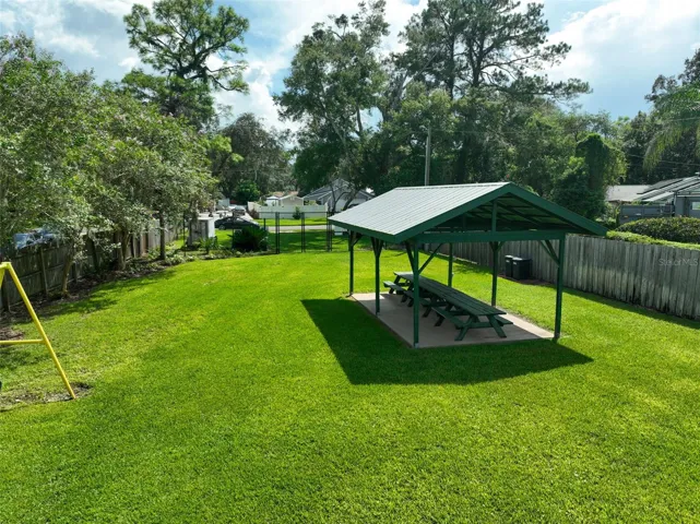 Park access with voluntary HOA